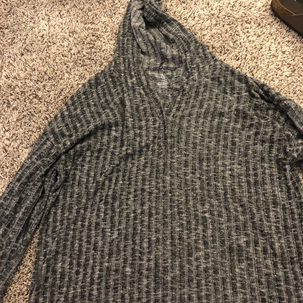 American Eagle cropped balloon hooded sweatshirt